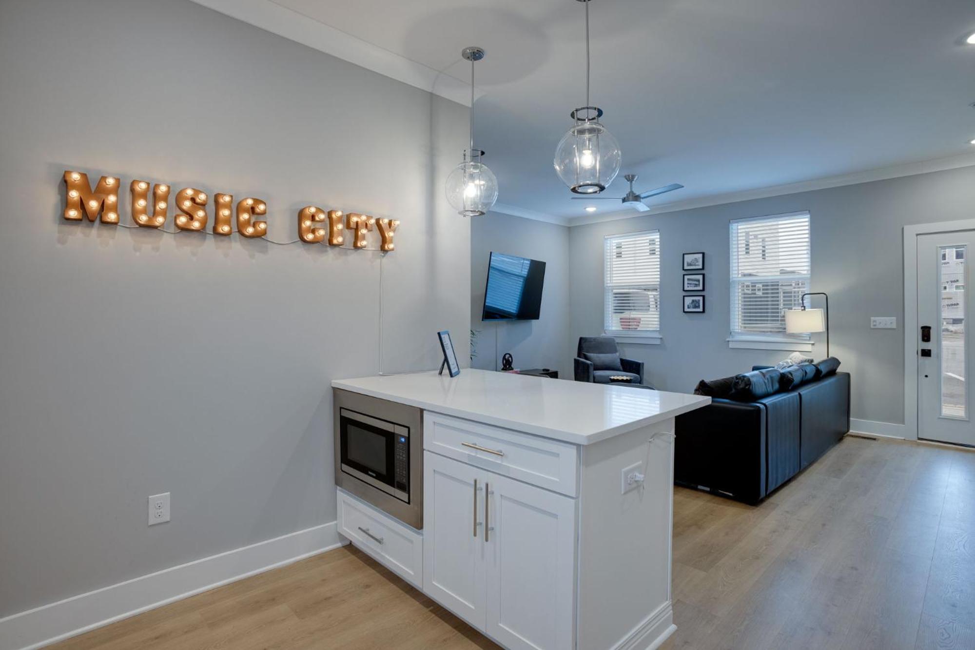 Modern Townhome, 10Min To Downtown! 8Min To Grand Ole Opry! Sleeps 8! Νάσβιλ Εξωτερικό φωτογραφία
