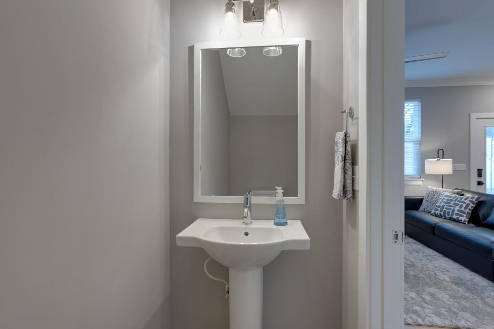 Modern Townhome, 10Min To Downtown! 8Min To Grand Ole Opry! Sleeps 8! Νάσβιλ Εξωτερικό φωτογραφία