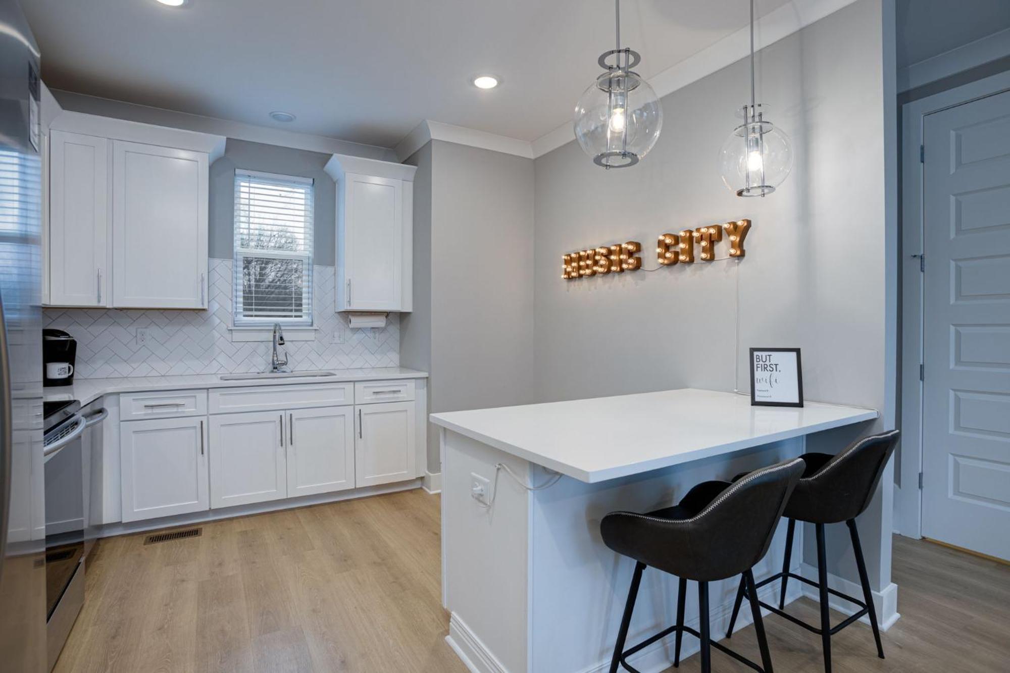 Modern Townhome, 10Min To Downtown! 8Min To Grand Ole Opry! Sleeps 8! Νάσβιλ Εξωτερικό φωτογραφία