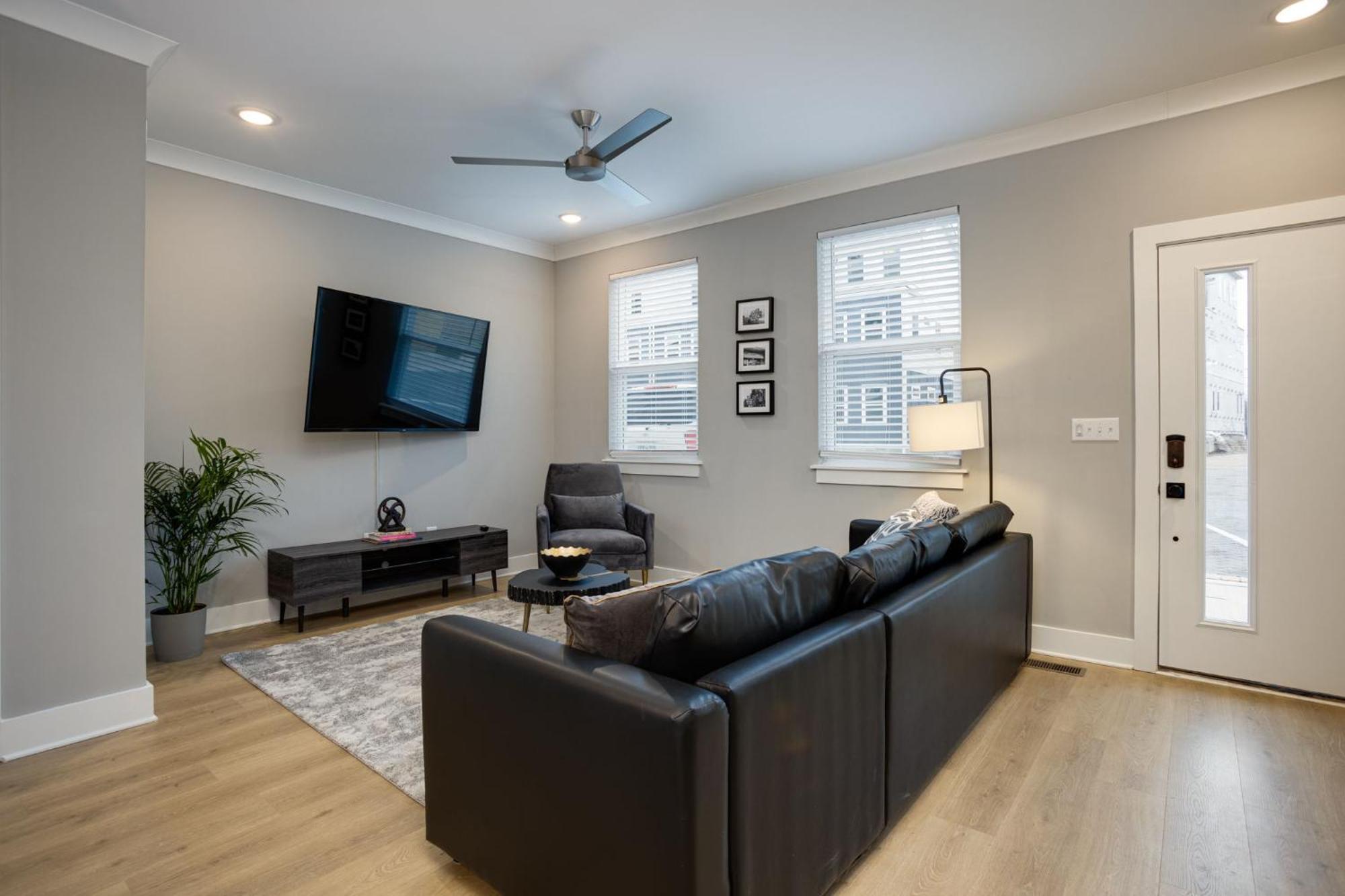 Modern Townhome, 10Min To Downtown! 8Min To Grand Ole Opry! Sleeps 8! Νάσβιλ Εξωτερικό φωτογραφία